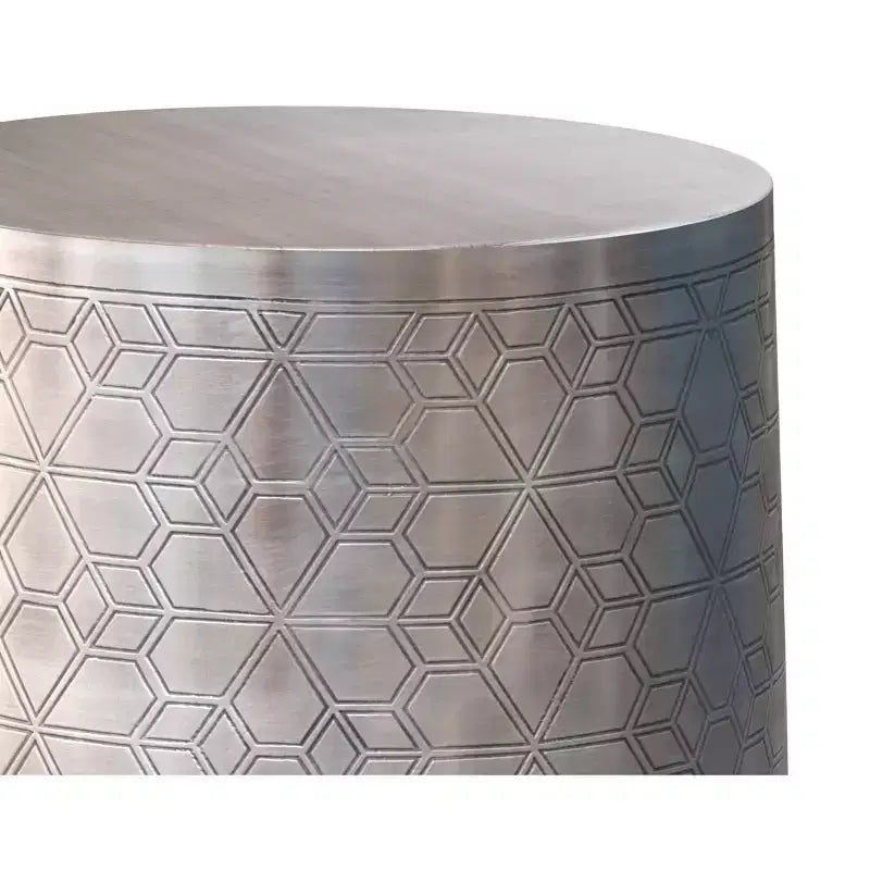 Table d'appoint en métal de 38 cm de large à motif géométrique, livrée montée