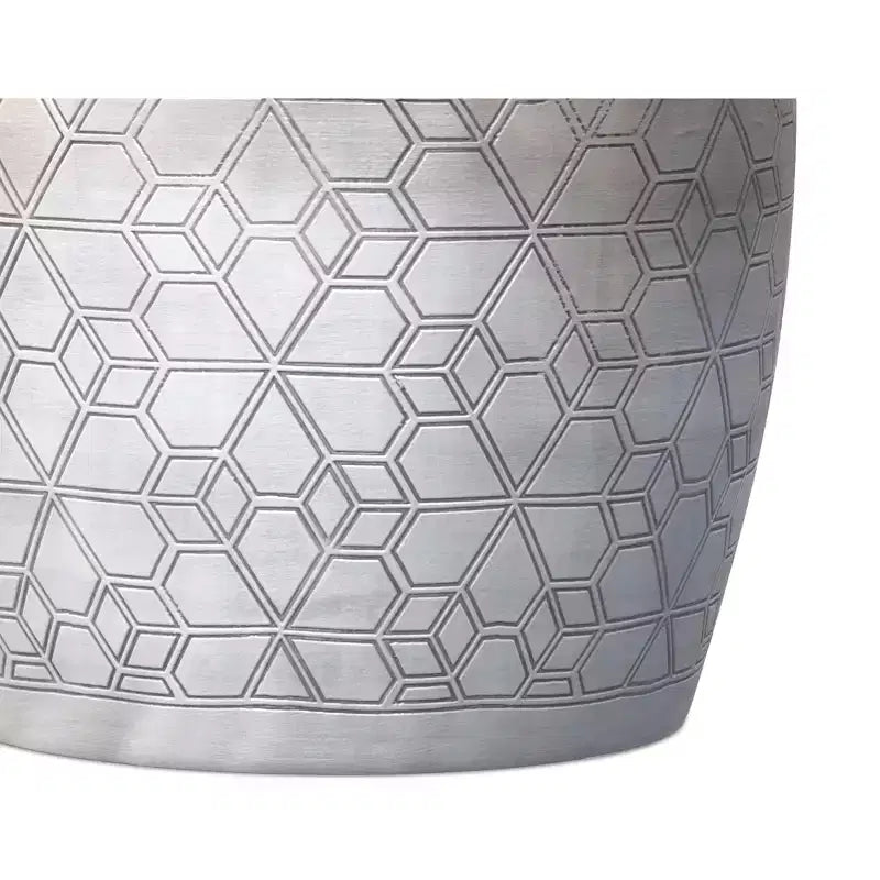 Table d'appoint en métal de 38 cm de large à motif géométrique, livrée montée