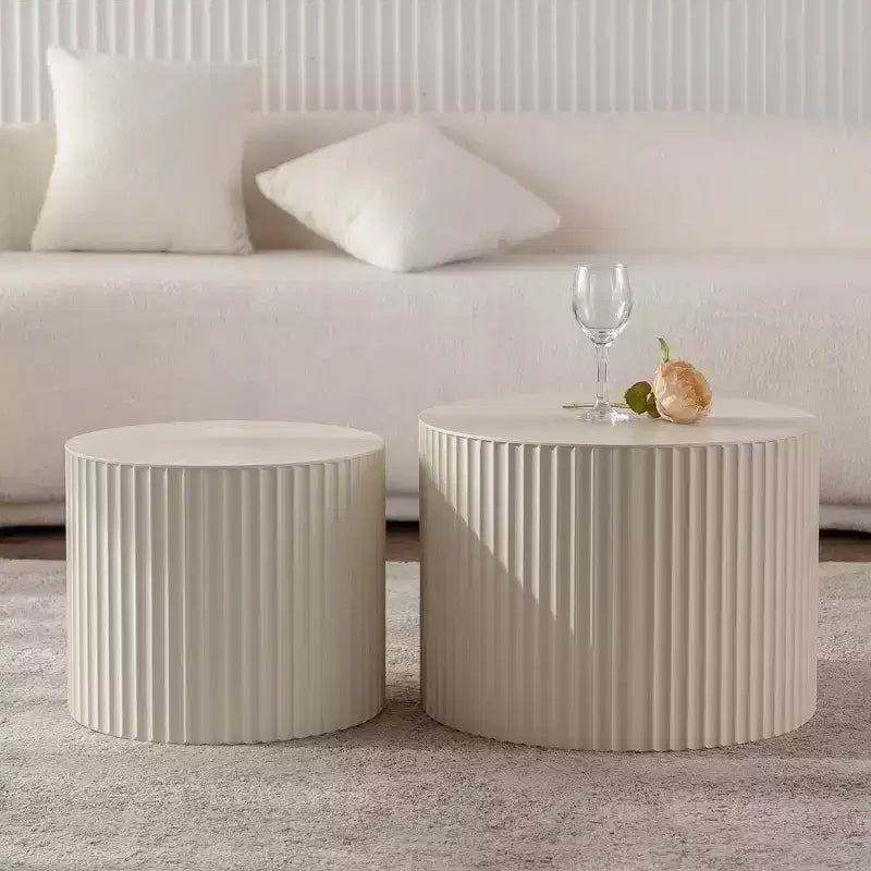 Tables d'appoint cylindriques emboîtables beiges avec motif rayé ondulé pour le salon ou la chambre