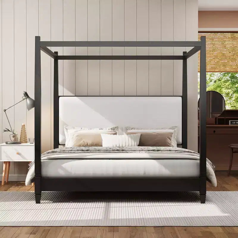 Lit plateforme à baldaquin avec tête de lit capitonnée et pieds de support en lattes de bois