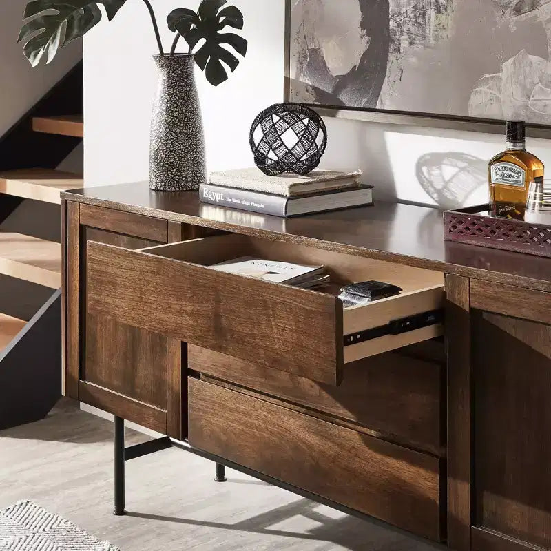 Buffet à deux portes et trois tiroirs