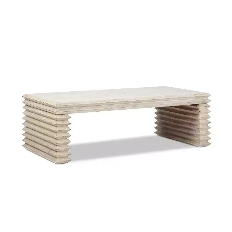 Table basse cascade géométrique empilée en bois de pin récupéré, finition blanchie et naturelle