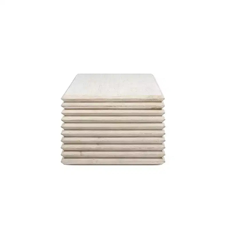 Table basse cascade géométrique empilée en bois de pin récupéré, finition blanchie et naturelle